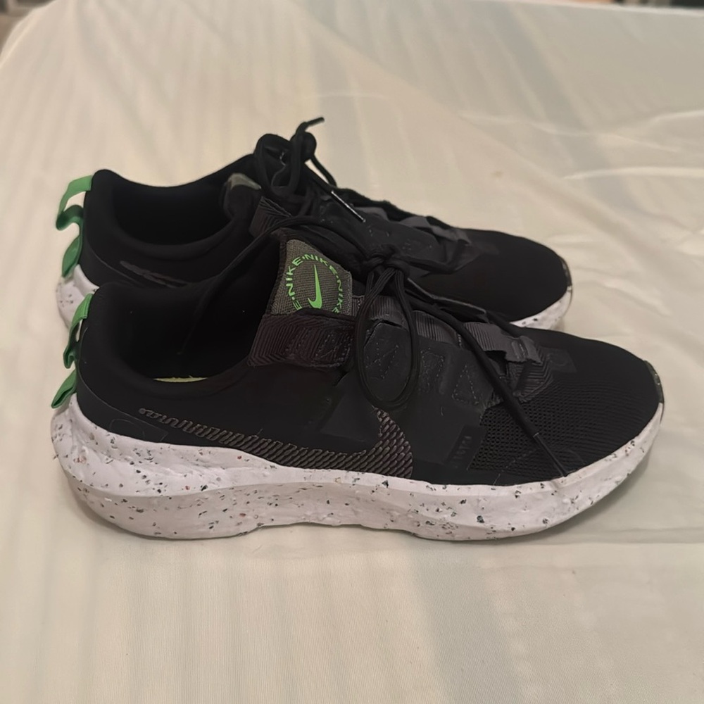 Nike Women's W Crater Impact Sneaker